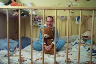 “Adult Baby Nursery”: asili nido per adulti come segno del tramonto occidentale