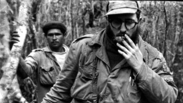 Fidel Castro. Poche righe, perché di più sarebbero troppe.