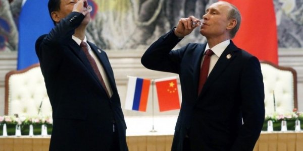 La sfida di Russia e Cina contro l’impero del dollaro