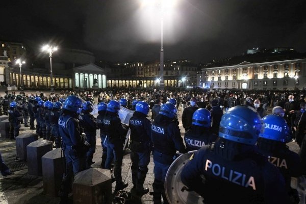 Oltre il limite: sul divieto di manifestare