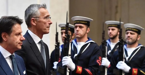 La Nato al timone della politica estera italiana