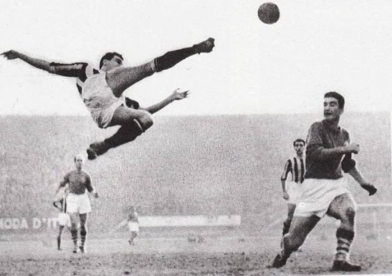 Un calcio al campionato: razzista, classista, noioso