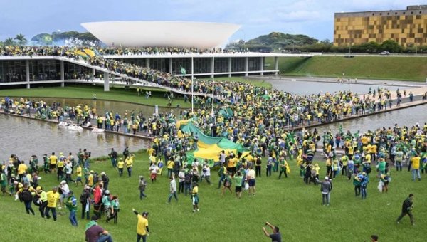 Ecco perchè la CIA ha tentato una “rivolta in stile Maidan” in Brasile