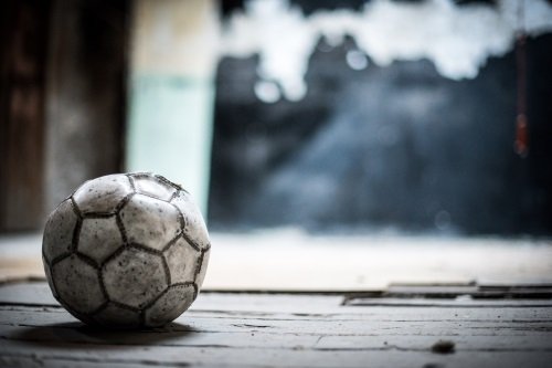 Non gioco più e ti buco il pallone