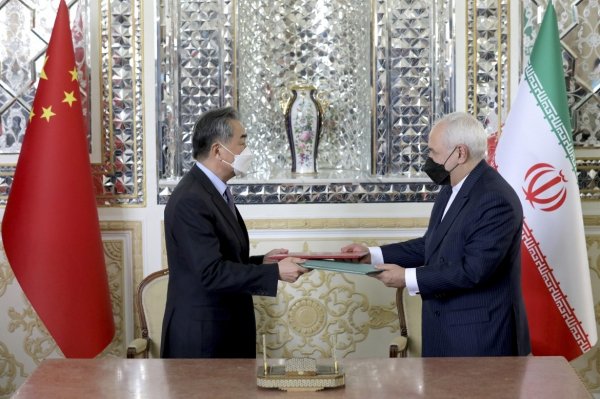 L'Iran firma una intesa strategica con la Cina per vanificare le sanzioni Usa