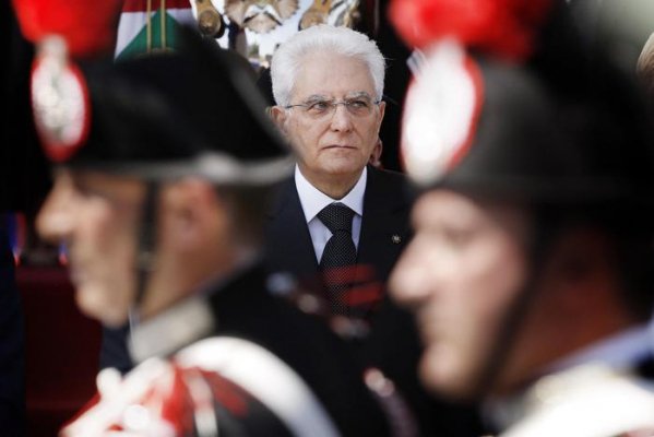 Macché Repubblica, è la festa di una monarchia di guerra