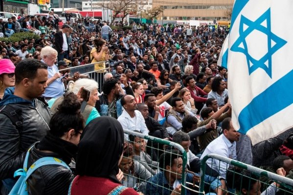 In Israele: i rifugiati africani vittime di razzismo, internamento, deportazione