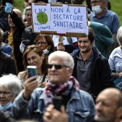 L’idiocrazia globalista è suicida. Aiutiamola ad andare fino in fondo