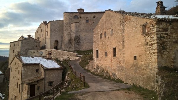 La nostalgia del fuoco e i paesi fantasma d’Appennino