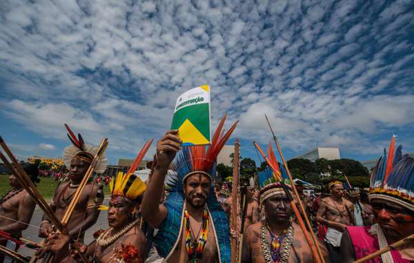 Brasile: il governo abbandona le tribù incontattate in balia di taglialegna e allevatori