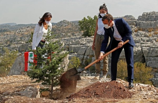 Macron in Libano, stridula sinfonia coloniale