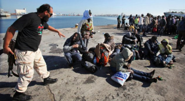 Italia e crisi dei migranti: le ONG complici di contrabbandieri e schiavisti in Libia