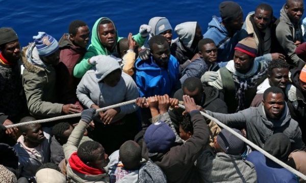 Il papa e Galantino celebrano a modo loro la Giornata Mondiale del Migrante e del Rifugiato