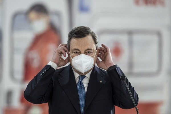 Mario Draghi è sceso in terra a salvarci  prendendoci a casa uno per uno?