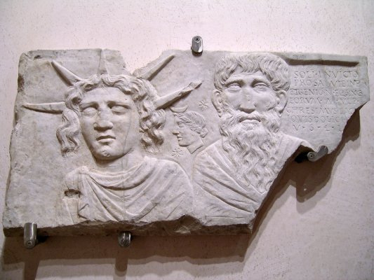 Felice giorno del sole invitto