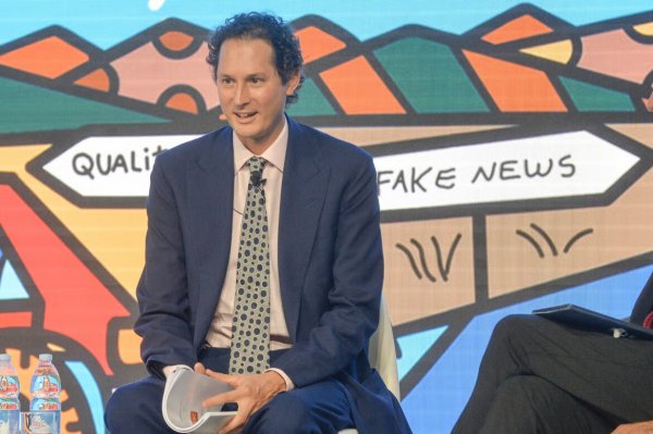 La fuoriuscita degli Elkann dall'editoria italiana: perchè è prematuro festeggiare