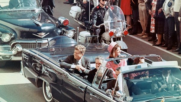Trump? Uno sbruffone al potere. Finché ce lo lasciano