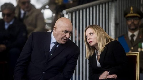 Il coraggio di Sanchez e l'ambiguit&agrave; di Meloni