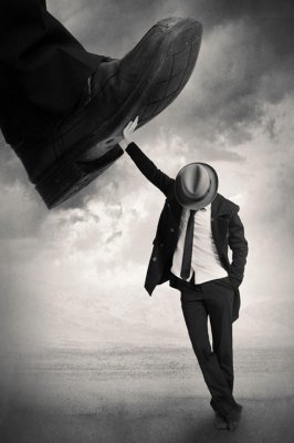 Perché il Grande Fratello è buono. E chi ne dubita è un complottista