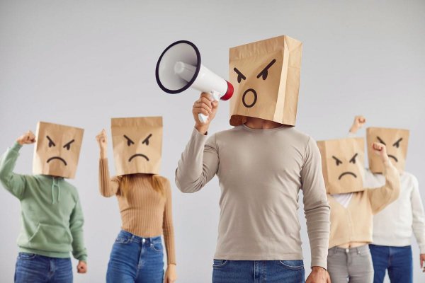 I movimenti di massa in balia dei network di potere
