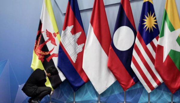 L’Impero colpisce ancora: le rivoluzioni colorate in Asia meridionale e sudorientale