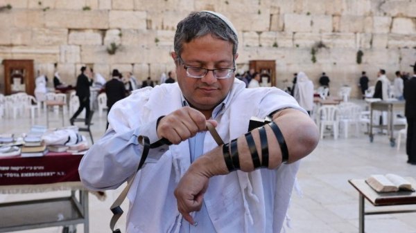 Dio, mitra e minacce: Ben Gvir vuole lo scontro totale