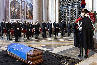 Il cordoglio di Stato per Emma Bonino ci spiega meglio di tanti discorsi l'equivalenza destra/sinistra