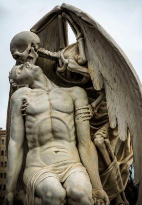 La destra e il bacio della morte