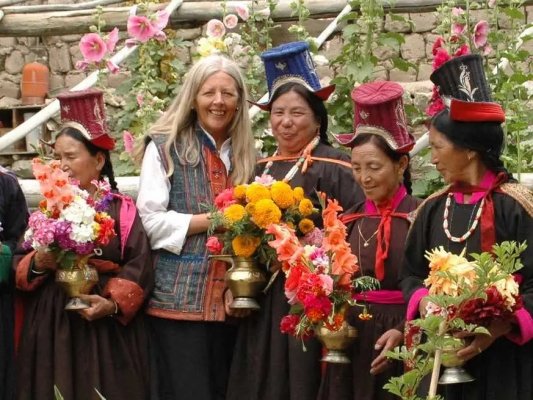 Helena Norberg-Hodge: resistere alla macchina mondo per riprenderci la vita
