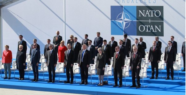 Perchè diavolo la NATO si è espansa mentre le dimensioni dell'esercito russo si riducevano?