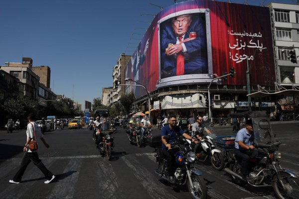 Come l’Iran ha evitato il collasso economico nonostante la guerra di aggressione di USA-Israele