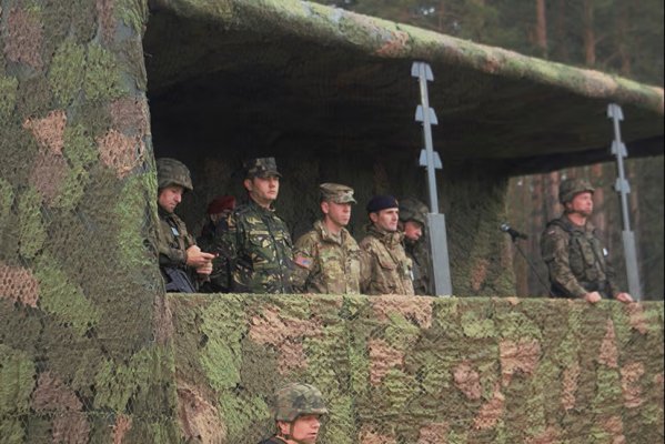 L’Ue ha ucciso le trattative: chiede la tregua per schierare truppe a sostegno di Kiev