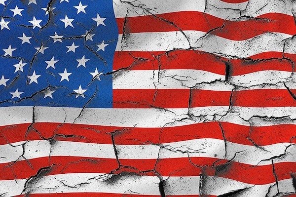 La crisi del capitalismo finanziario degli Stati Uniti è strutturale e può essere ritardata solo dalla sottomissione delle colonie all'Impero