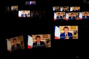 La “democrazia” francese instaura la tirannia medica