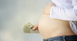 Utero in affitto: il business tra scout alla ricerca di donne e bonding
