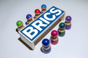 Johannesburg: nuovi membri e monete locali per i BRICS