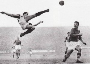 Un calcio al campionato: razzista, classista, noioso
