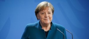 La Merkel gela gli europeisti: «L’Europa federale non si farà mai»