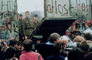 “Berlino 1989? L’Europa è divisa in due e l’Est rifiuta il liberismo”