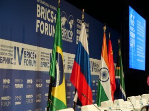 I Brics riuniti a San Pietroburgo sfidano il monopolio di Washington