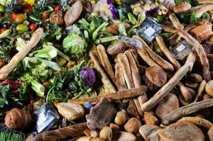 L'estetica dello spreco: troppo cibo, che però non sa di niente