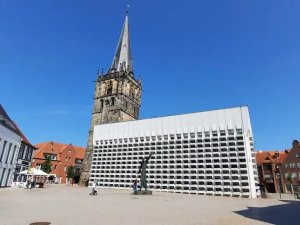 La perdita del sacro: chi si adegua al mondo è sconfitto