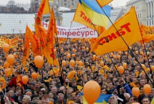Le rivoluzioni colorate sono un’aggressione estera con mezzi non militari
