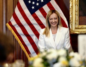 Le gravi incongruenze del discorso riminese di Giorgia Meloni