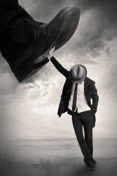 Perché il Grande Fratello è buono. E chi ne dubita è un complottista