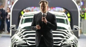 Musk biliardario della povertà
