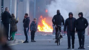 Da Belfast, le fiamme di rivolta contro l'odio antieuropeo