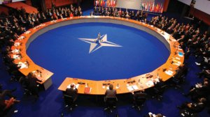 La Nato da organizzazione difensiva è diventata la nostra principale minaccia
