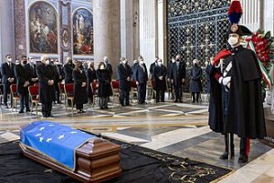 Il cordoglio di Stato per Emma Bonino ci spiega meglio di tanti discorsi l'equivalenza destra/sinistra