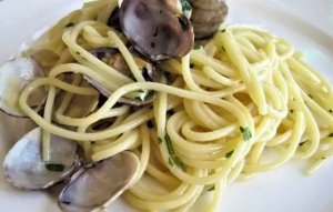 Il caso Lavitola-Ranucci e l’eterno ritorno dell’italianità alle vongole